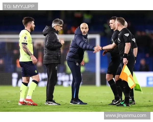 足球女博主因涉嫌违法行为被抓视频曝光 引发网友广泛讨论